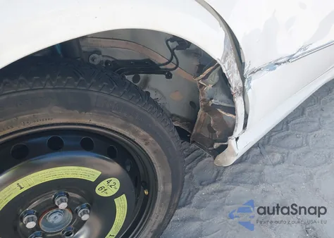 2013 Mercedes-Benz E 350 z USA, uszkodzony, nr VIN WDDHF5KB3DA664800